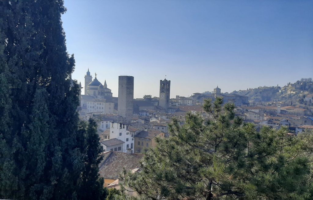 Lake Como tours with scenic mountains, lake and colorful village in Northern Italy